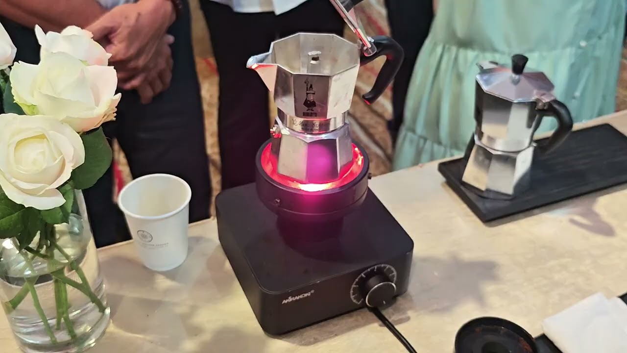 Pha cà phê bằng ấm Moka Pot
