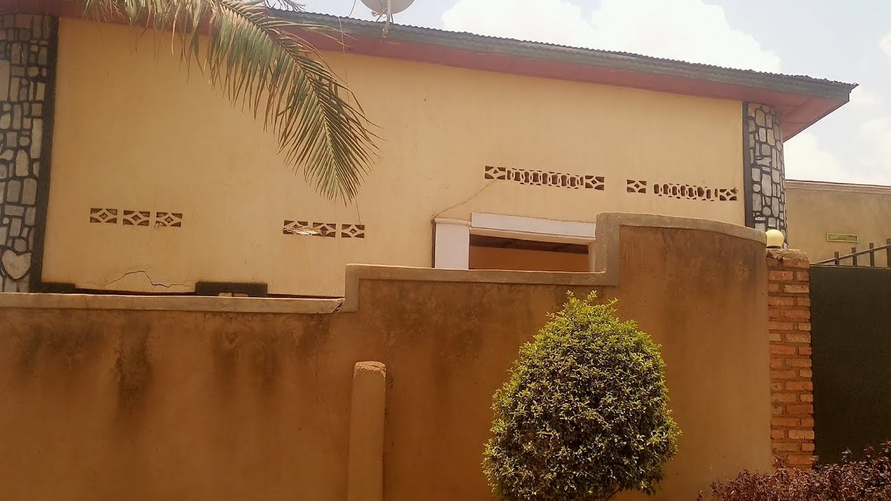 kigali gasabo Gasanze inzu yo guturamo igurishwa muri centre neza kuva kuri bus ni 10min 0728023214