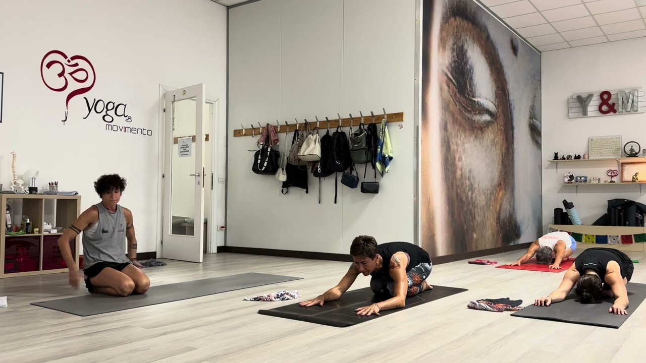 Mobilità delle anche - lezione live 60' | Biomechanics Yoga & movimento