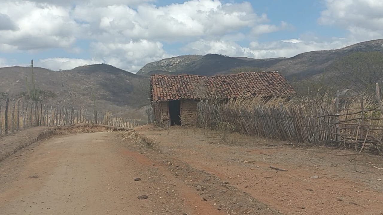 CASINHA ABANDONADA NO PE DA SERRA