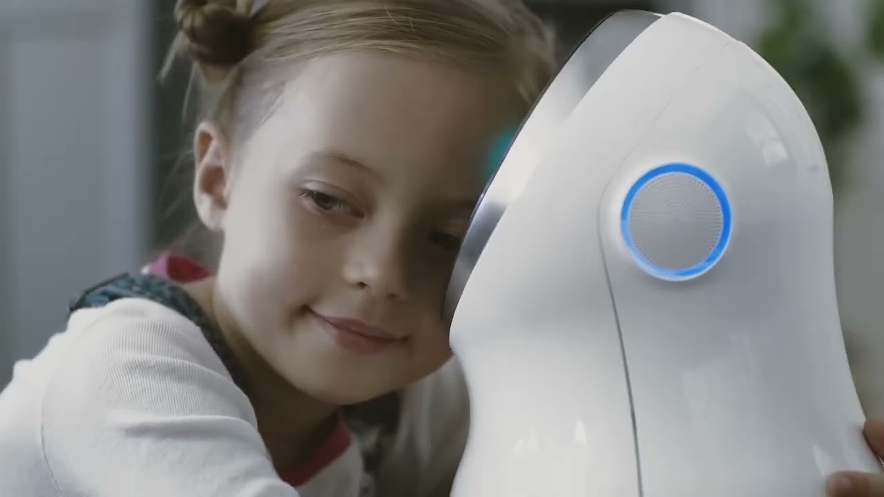 LG robot commercial. Actress Instagram - @aglayasemenova