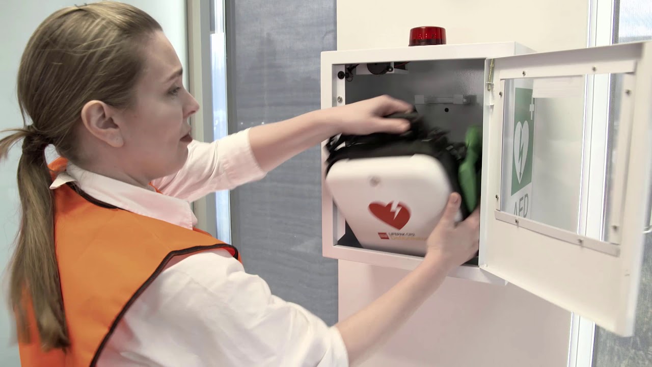 How to use a Lifepak CR2 defibrillator