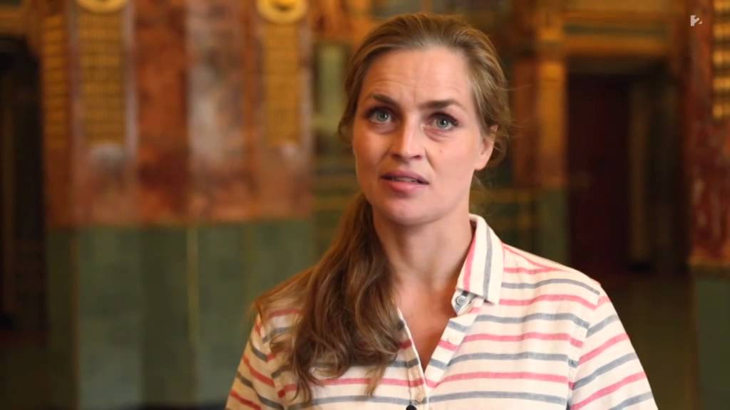 Kötelező zenélnie Kokas Katalin gyermekének - http://tv2.hu/stv2propaganda