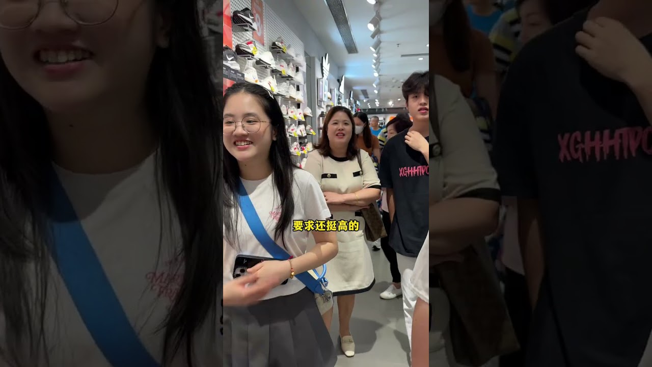 侄子侄女来香港第三天，带他们出门吃饭逛街、买鞋子