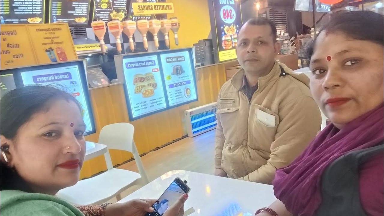 Mall jaane ka reason aur 🍔 humne ki 🧃vahan 📱bahut ❤️injoy 🍔🧃📱