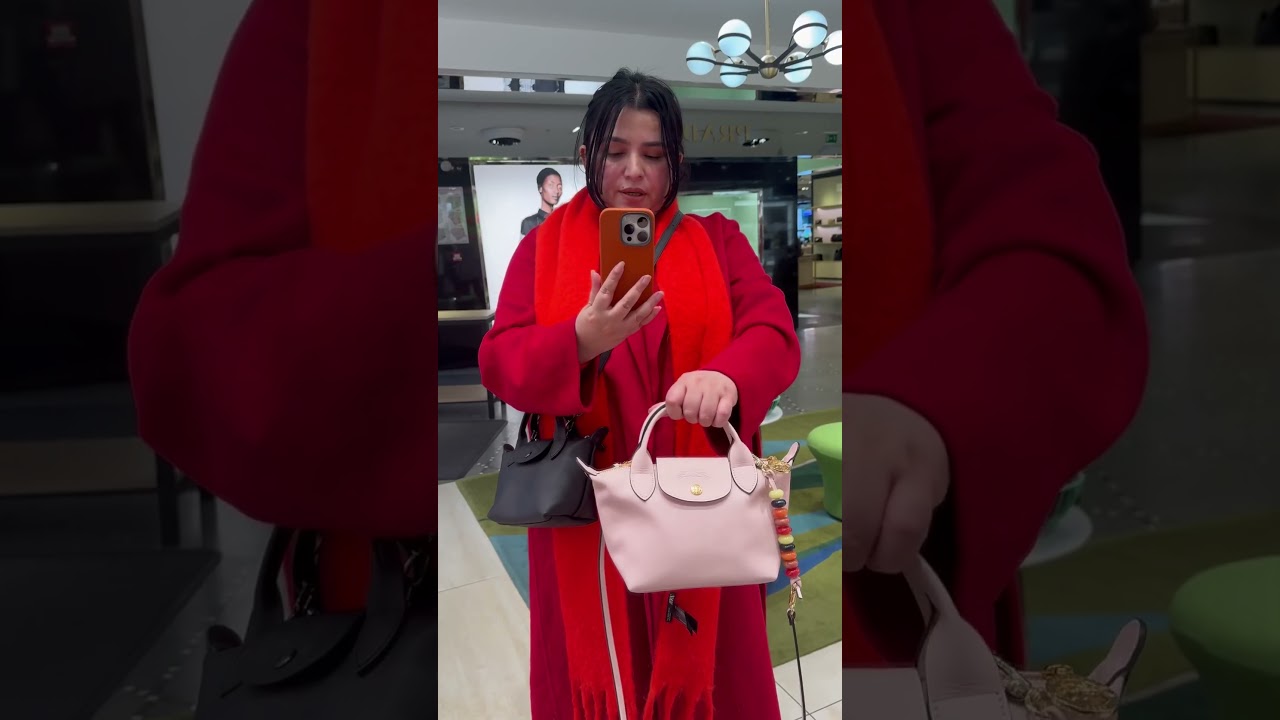 Trying Longchamp XS Le Xtra Handbag in Leather limited edition nude color 