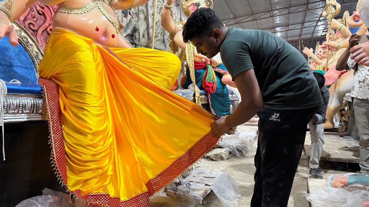 BIG Mumbai Ganesh Dhoti making 2025 | How to Tie Dhoti to Ganesha | Big Ganpati Dhoti Draping 2025