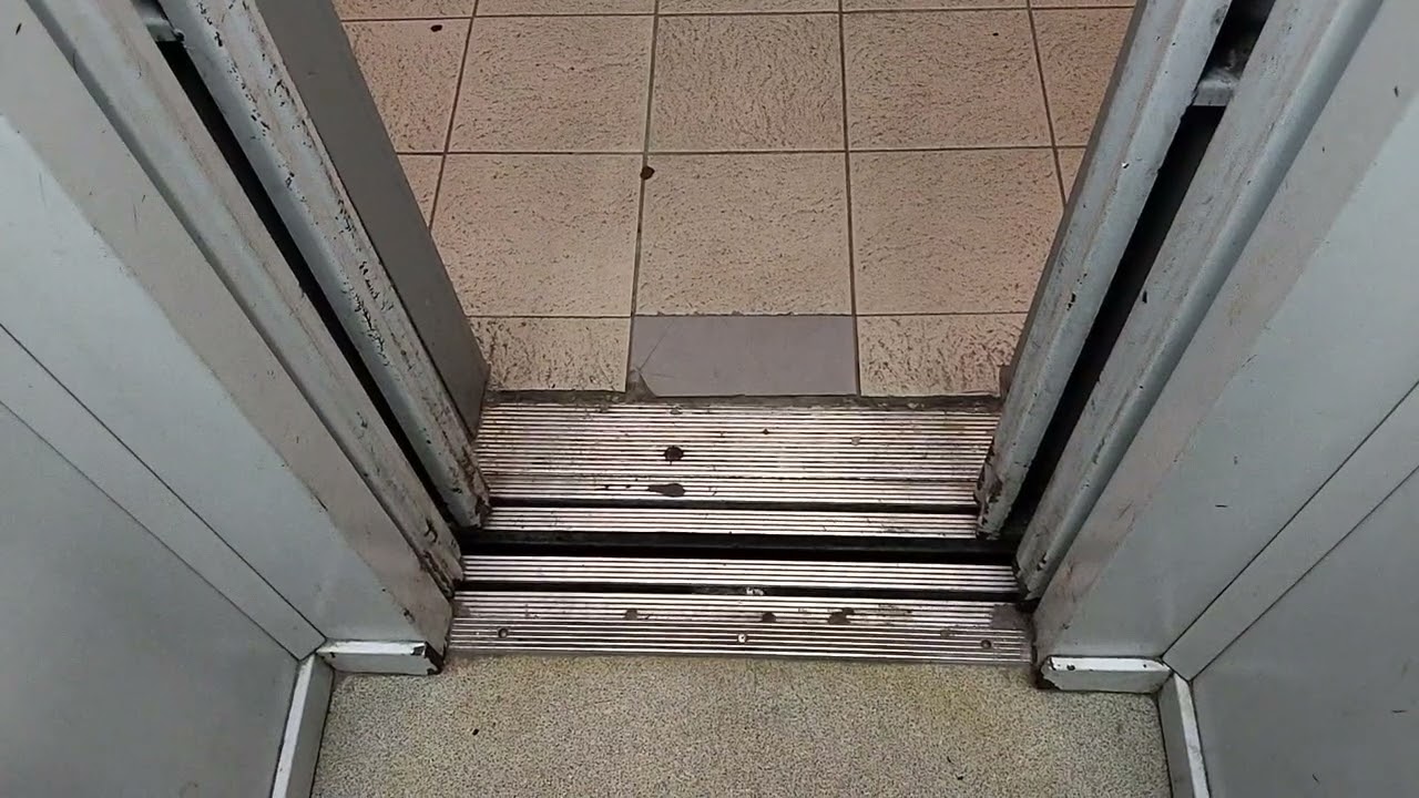 Модернизированный лифт 1976 г.в., V=0,71 м/с, г/п 320 кг