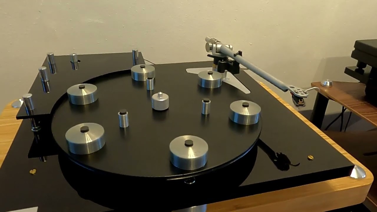 Retro(ish) Review - The Transcriptor Reference Turntable and it's intriguing history