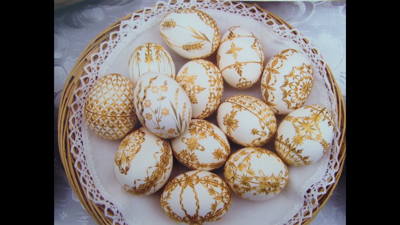 Easter egg decorating with a straw - Czech Cookbook