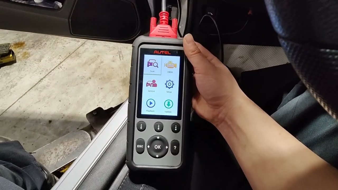 Autel MD806 Pro для втягивания суппортов заднего электронного стояночного тормоза.