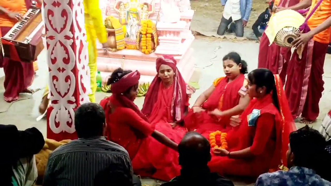 Hare Krishna/বাজনা তালে অসাধারণ নিত্য সখীদের