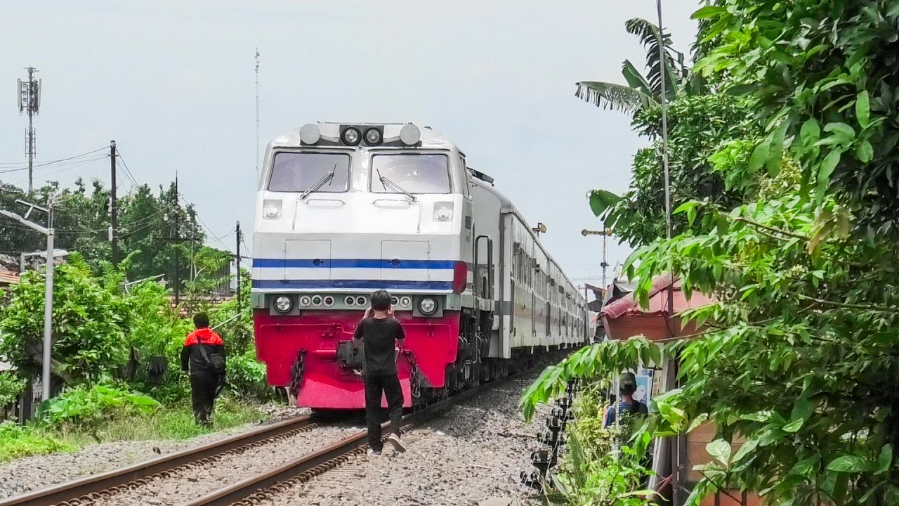 LOKOMOTIF VIRAL & LANGKA BANYAK DIBURU BANYAK RAILFANS‼️HUNTING RAMAINYA KERETA API SIANG DI BLITAR