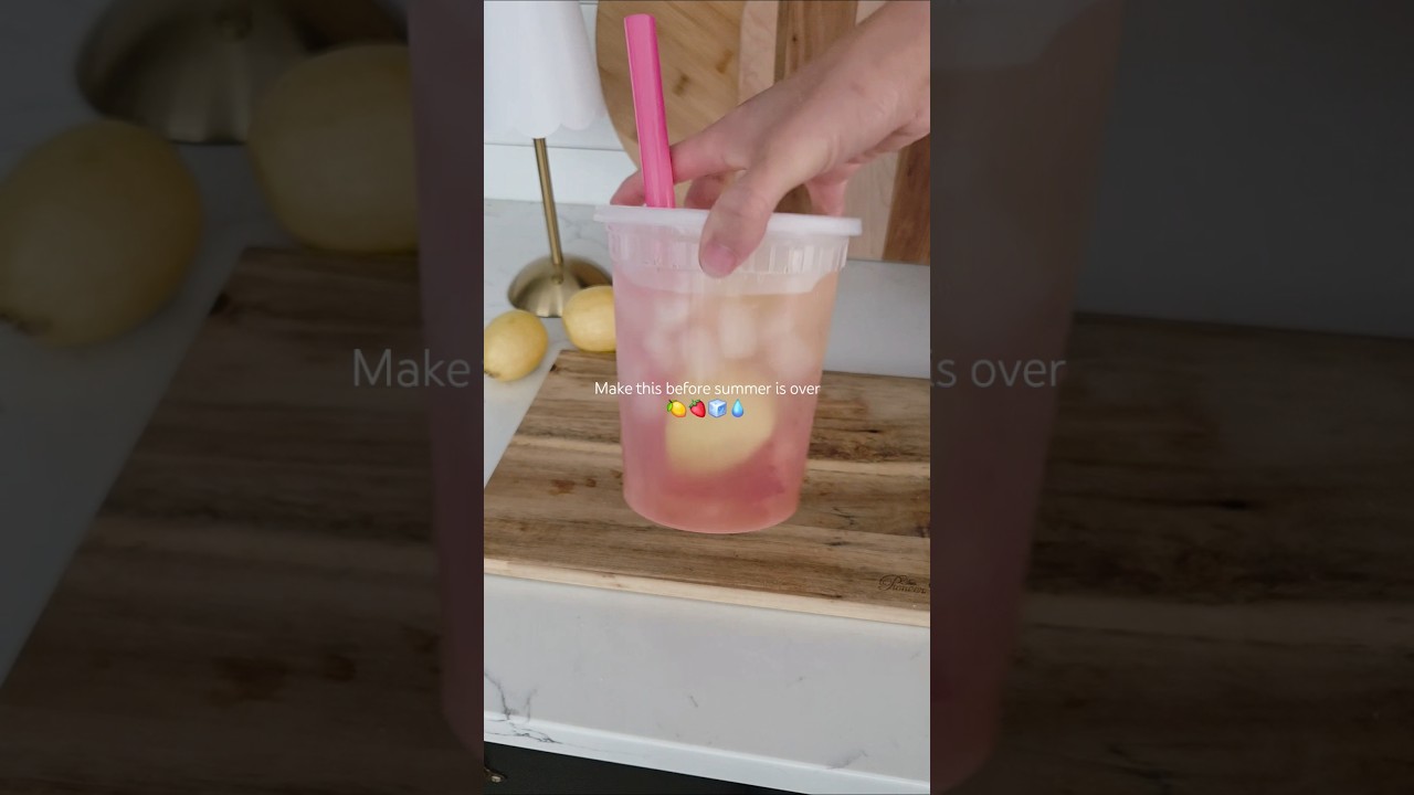 The best strawberry lemonade 🍋 🍓 #easyrecipes #refreshingdrink #strawberrylemonade #summerdrinks
