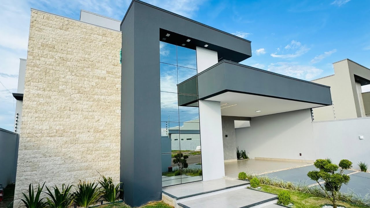 CASA COM 154 M2 COM TERRENO GRANDE E PLANTA AMPLA!
