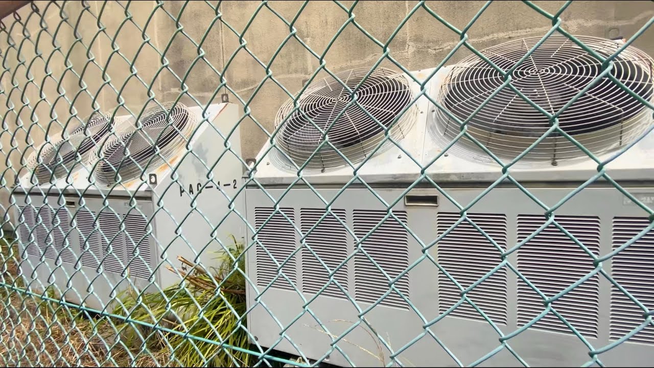 三菱の古い業務用エアコン室外機