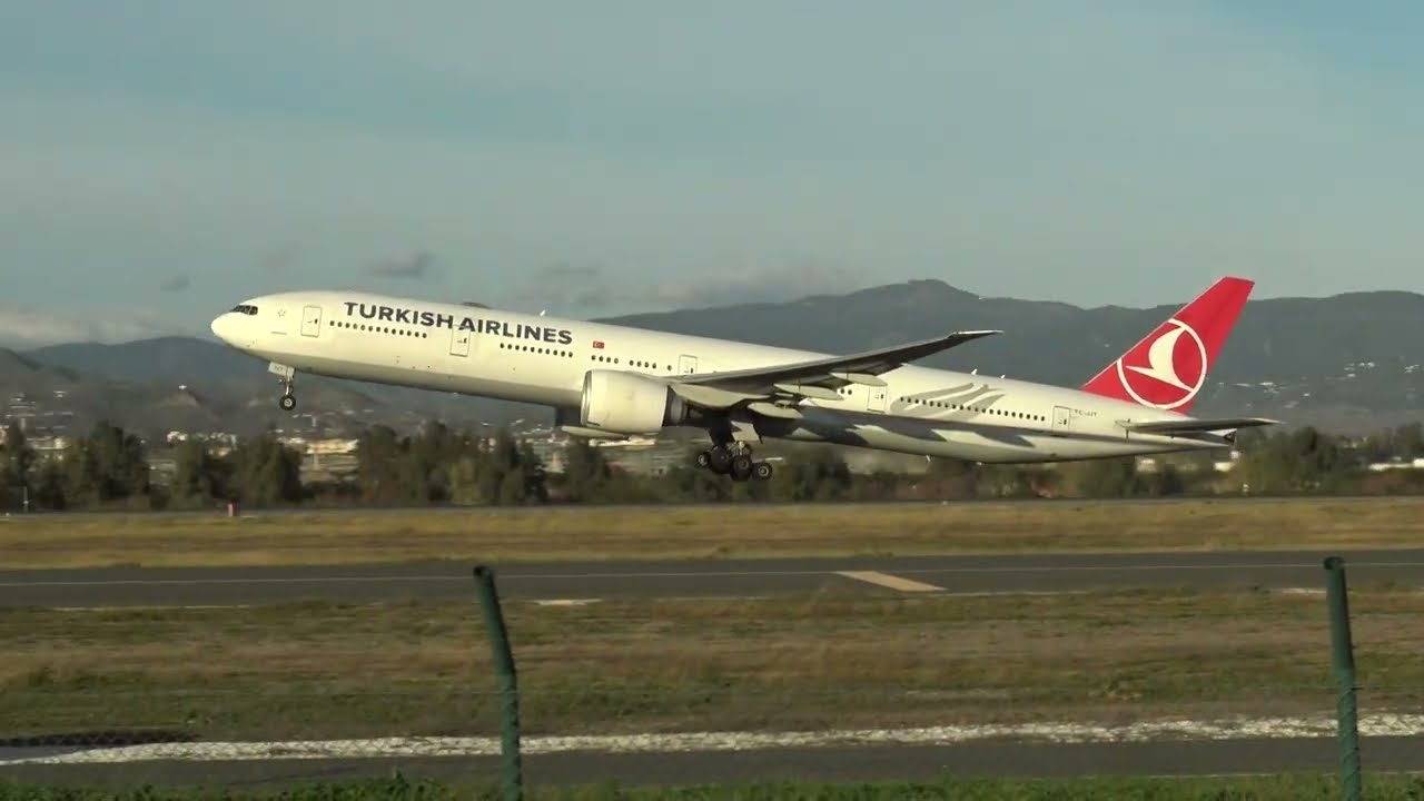 Turkish Airlines Boeing 777-300 TC-JJT Take Off Malaga LEMG