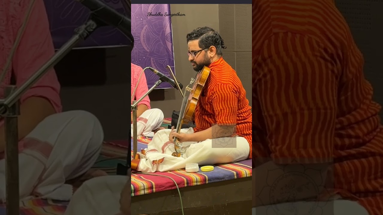 A soulful thodi ragam by Sri. Kalyanapuram Aravind with Raghul on the violin.