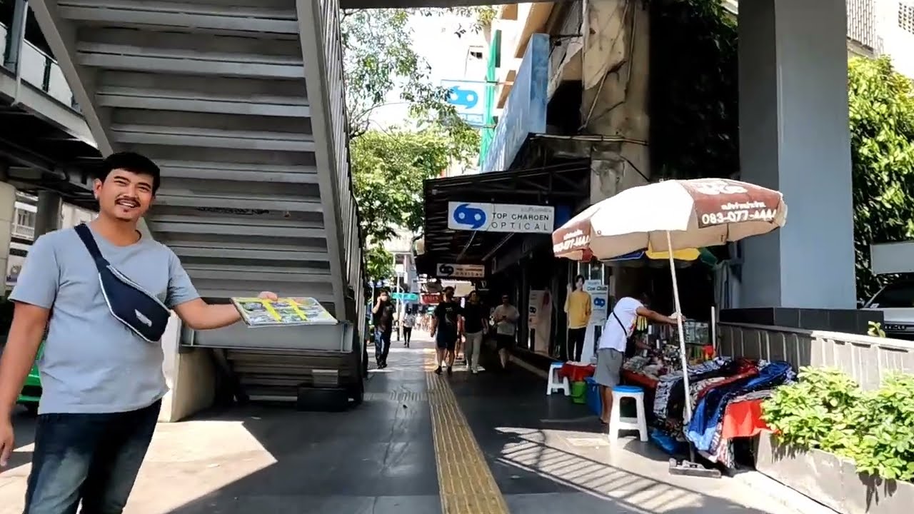 Walking Bangkok to my hotel, Holiday Inn Express Sukhumvit Soi 11, 1/27/23, from Terminal 21 in Asok