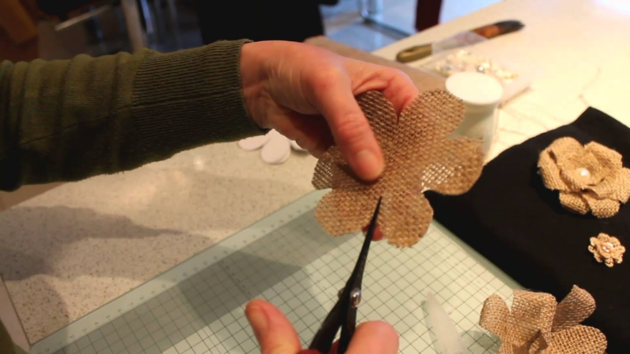 The Irish Scrapper: Beautiful homemade burlap/hessian flowers.