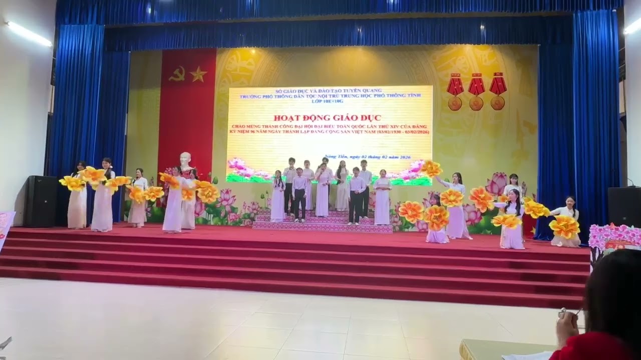 Múa-hát: mùa xuân dâng Đảng(dc:đội vnghe trường PTDTNT THPT tỉnh Tuyên Quang 
