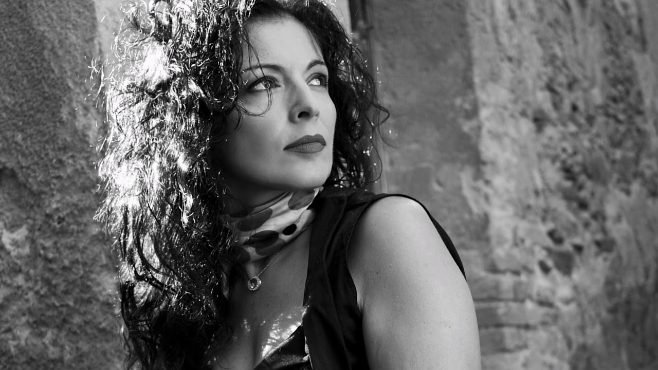 ADELA - Domani è un altro giorno