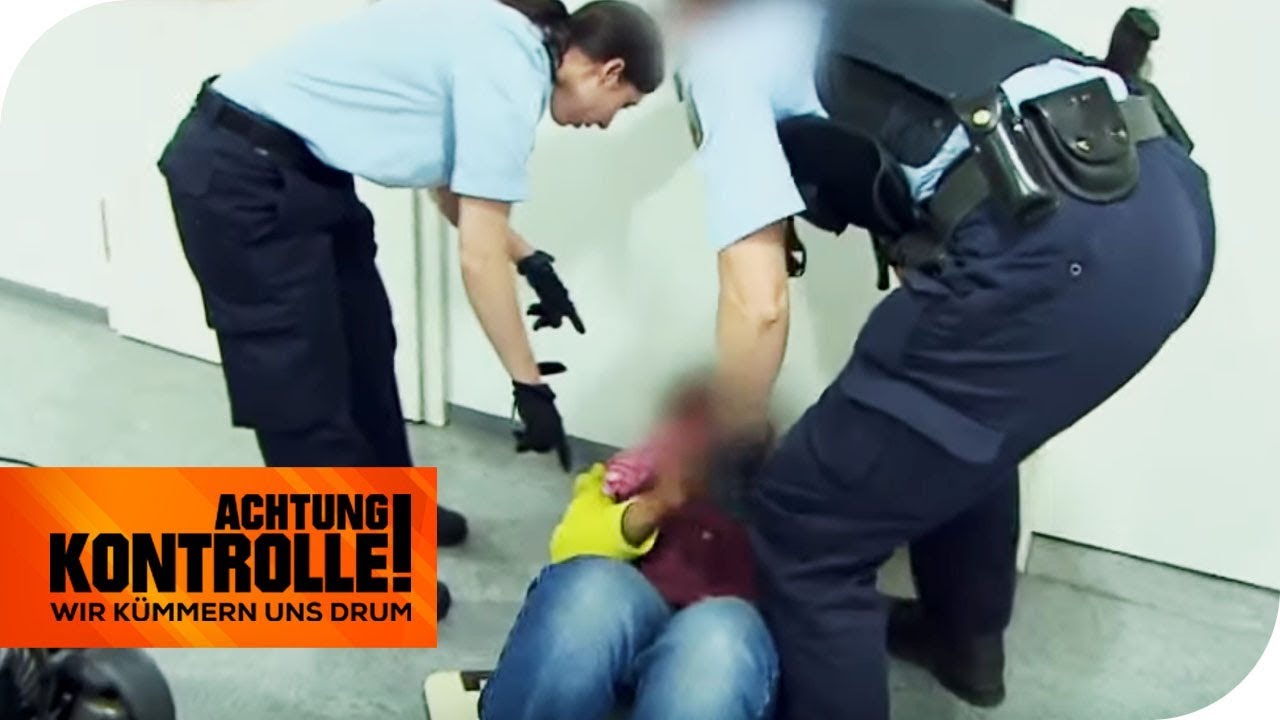 Frau flippt aus und weigert sich die Polizeiwache zu verlassen! Warum? | Achtung Kontrolle
