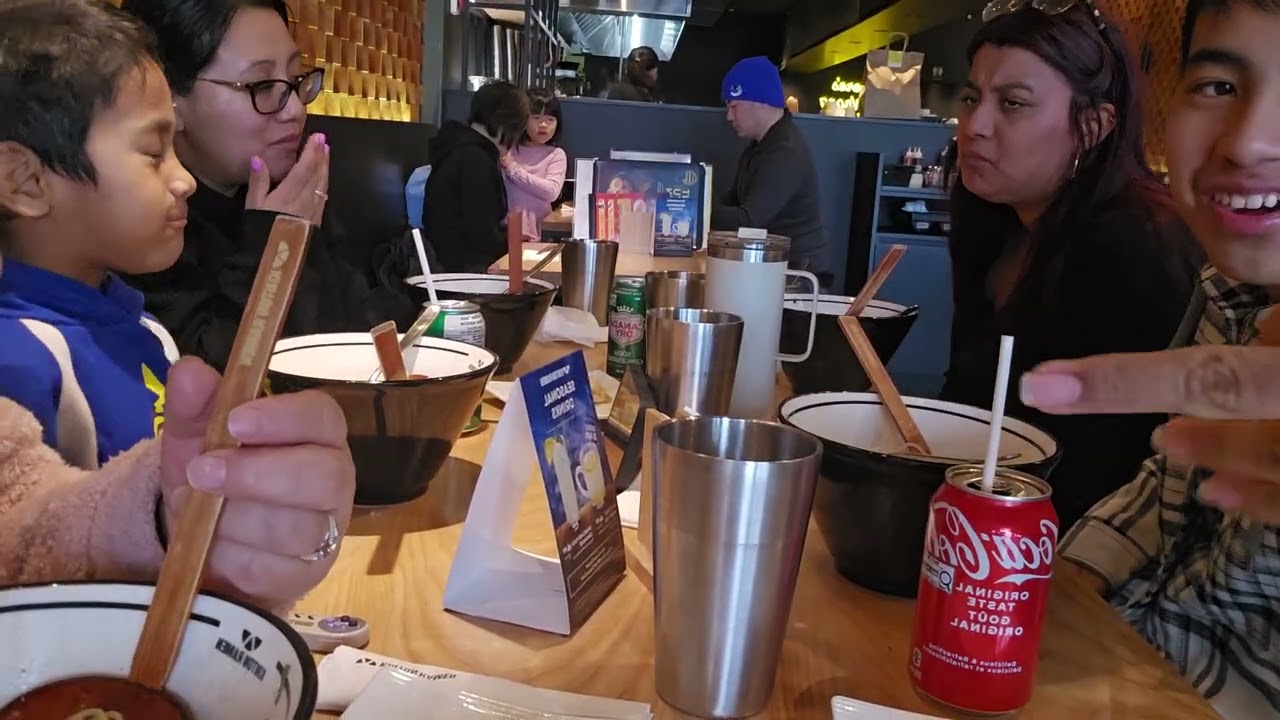 Estamos comiendo  sopa Japones para el almuerzo.