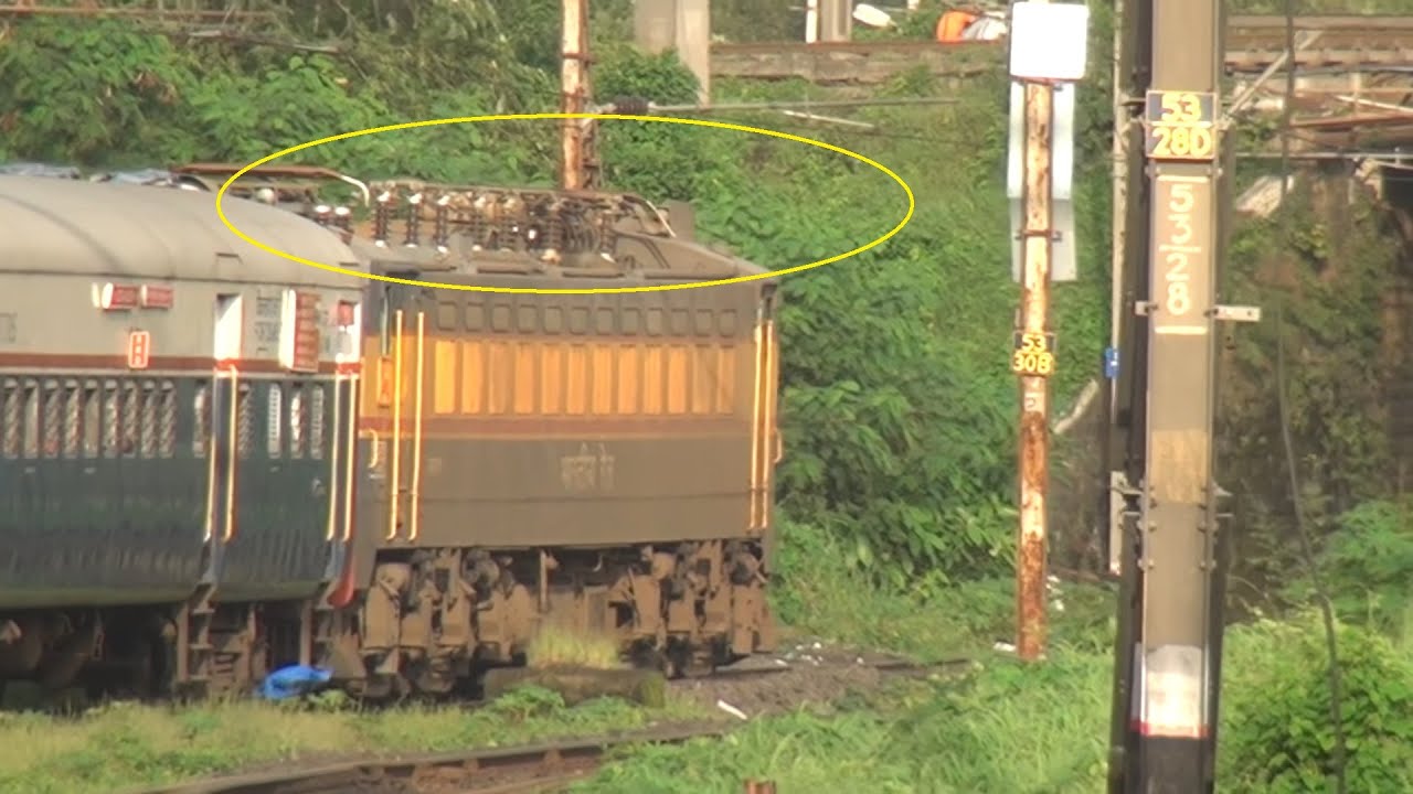 ABSOLUTELY RARE ! Mumbai Pune SF Deccan Queen DC-AC Pantograph Lowering & Going Up At Kalyan !!!!!!!