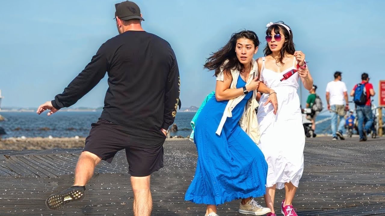 ¡Divertida BROMA de PEDOS en la playa! ¡Madre Naturaleza, toma el control!