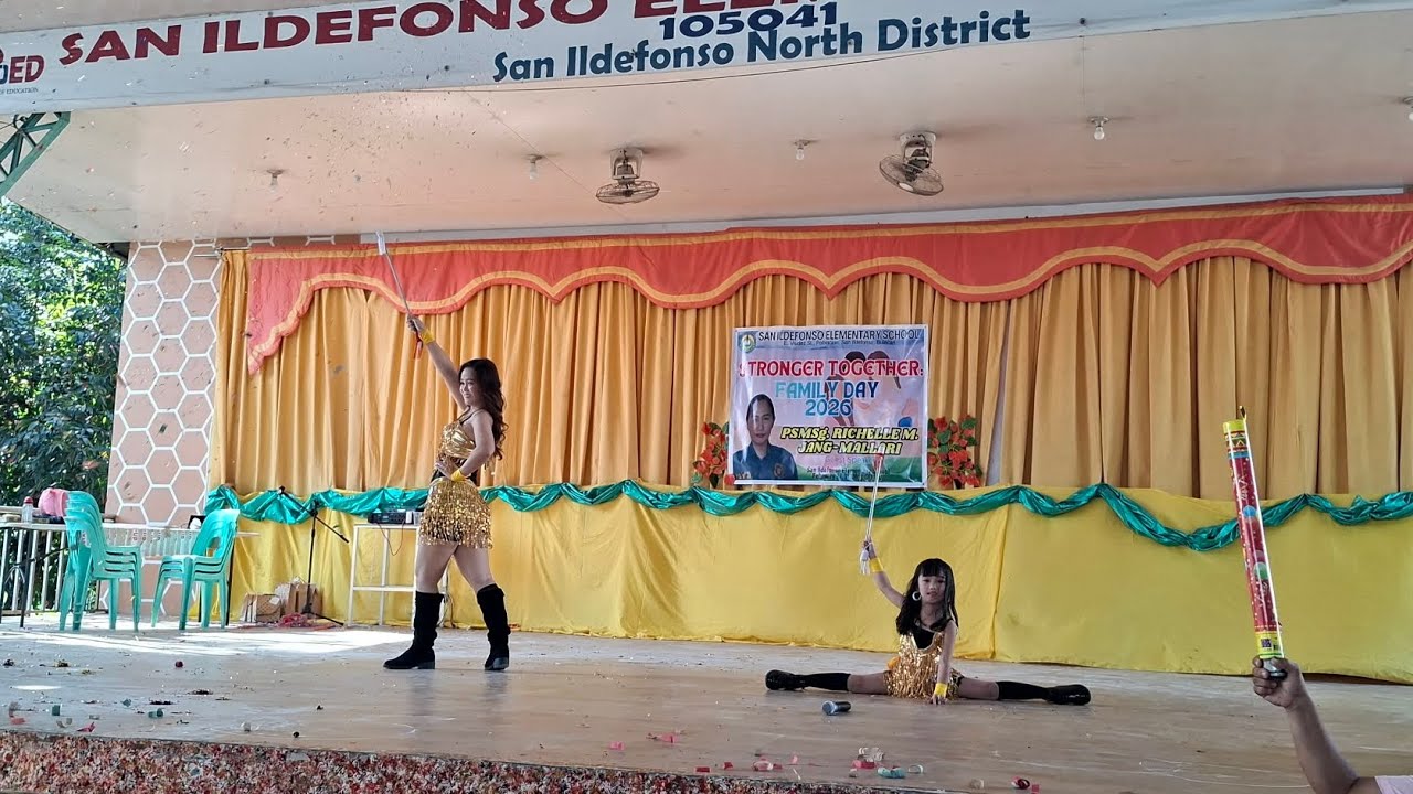 Nag split si Little Dora🤩🏆 #best #talent #schoolcompetition #motheranddaughter #dancevideo #shorts 