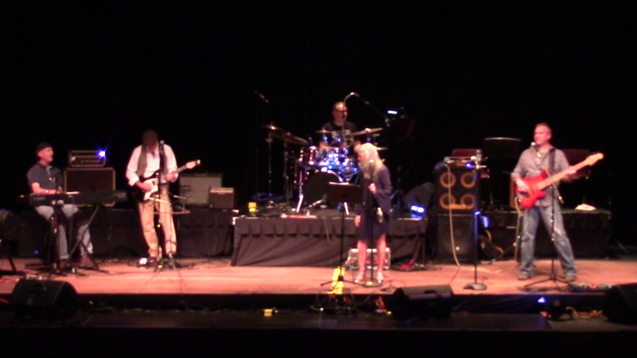 Stilettos performing Candle in the Wind