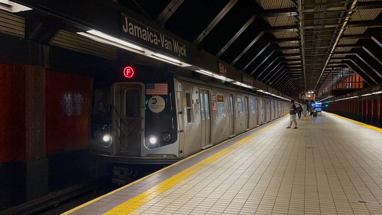IND Queens Blvd Line: (E) and (F) Trains @ Jamaica-Van Wyck (R160A, R160B)