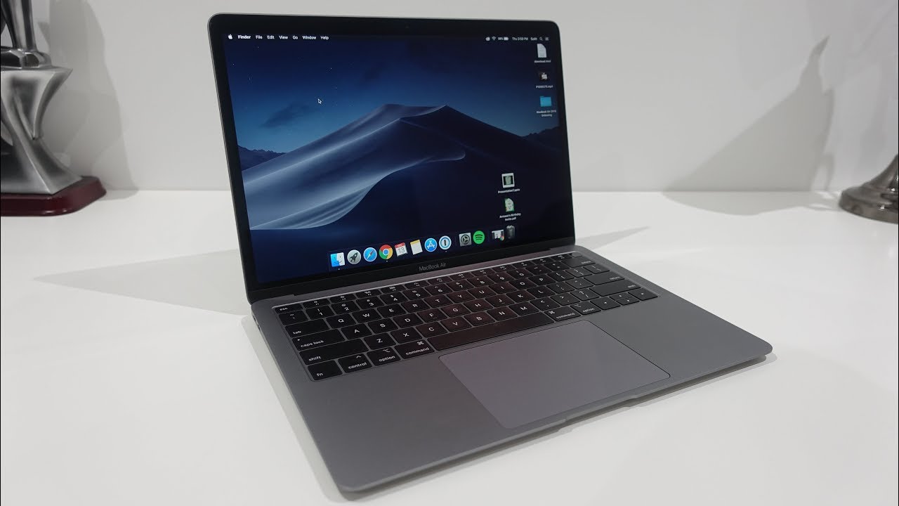 MacBook Air 2018 Review (One Month Tested)