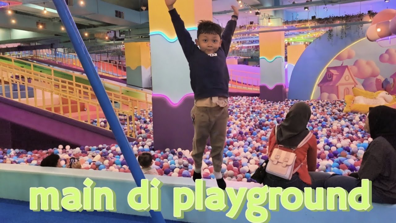 Ke playground bareng adek
