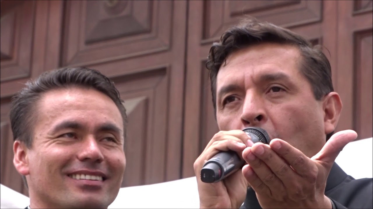 Padre Chucho y Padre Wilson Perilla en Guateque. Homenaje a las Madres