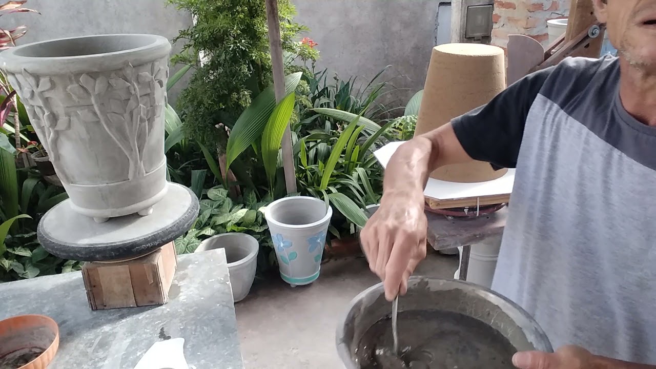 Como eu faço massinha pra fazer Desenho no vaso de cimento