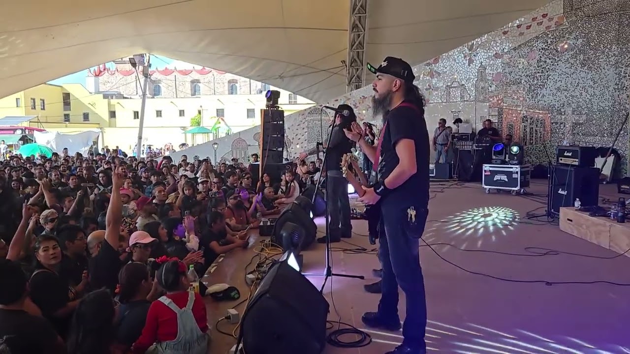 GARROBOS  en el festejo del 45 aniversario del Tianguis Cultural Del Chopo 