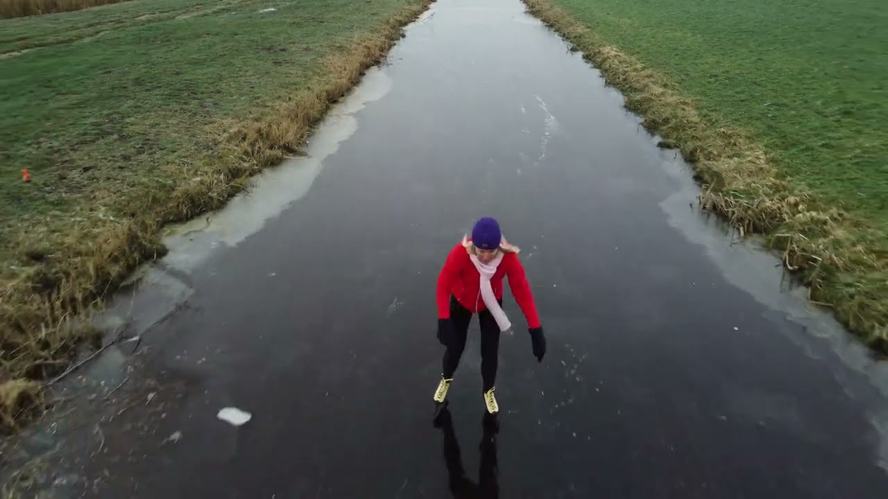Ice skating on virgin ice in the Polder 2024