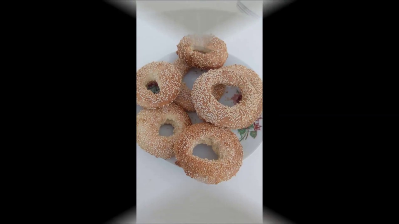 Bread rings with sesame/ Greek koulouria / &Kappa;&omicron;&upsilon;&lambda;&omicron;ύ&rho;&iota;&alpha; &Theta;&epsilon;&sigma;&sigma;&alpha;&lambda;&omicron;&nu;ί&kappa;&eta;&sigmaf;
