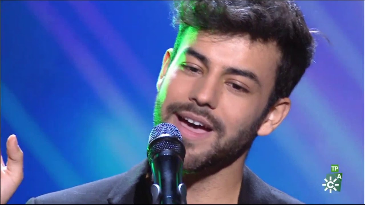 Agoney. Black en Feliz 2020 de Canal Sur
