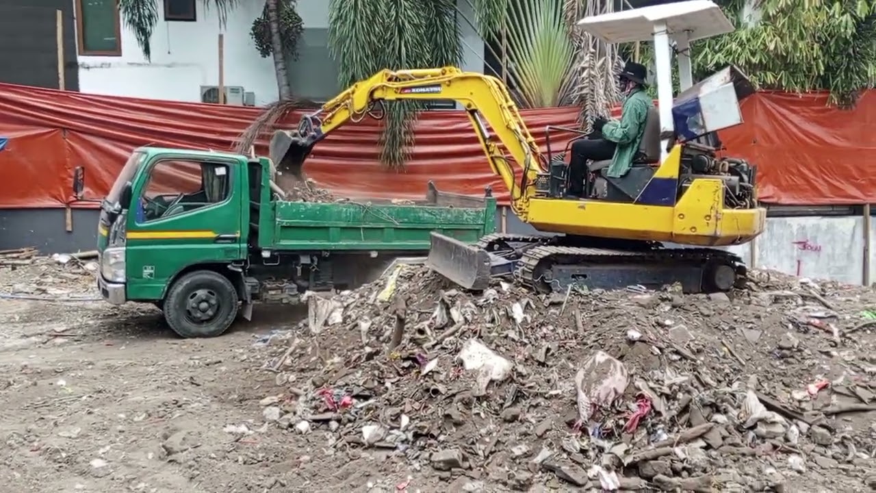 Satisfying loading of garbage using mini exca  #miniexcavator #constructiongarbage