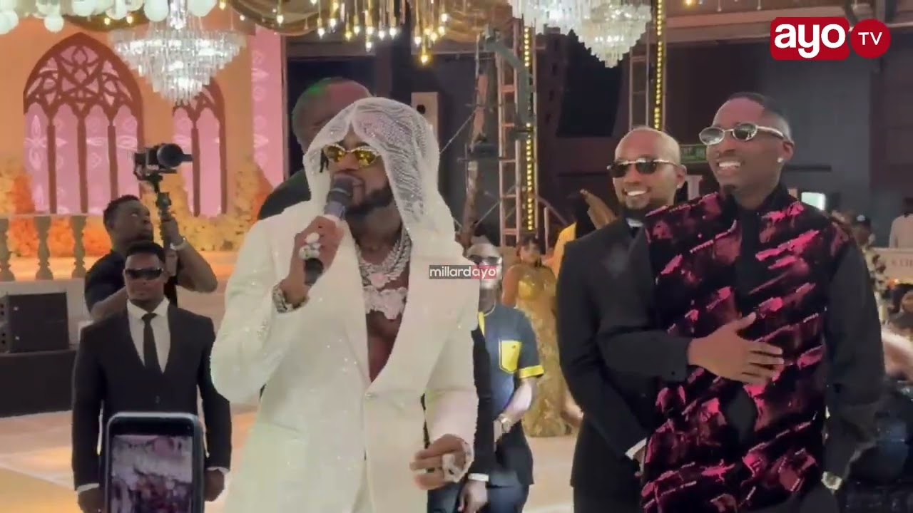 VIDEO: DIAMOND AONGEA USIKU HUU KWENYE HARUSI YA JUX, AMPONGEZA