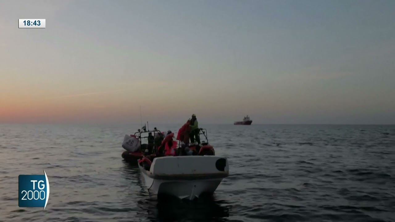 Migranti, scafisti: se necessario si possono sempre buttare in mare
