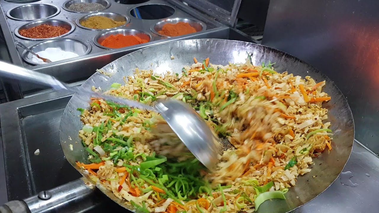Chicken kottu 😍 srilankan style (koththu)