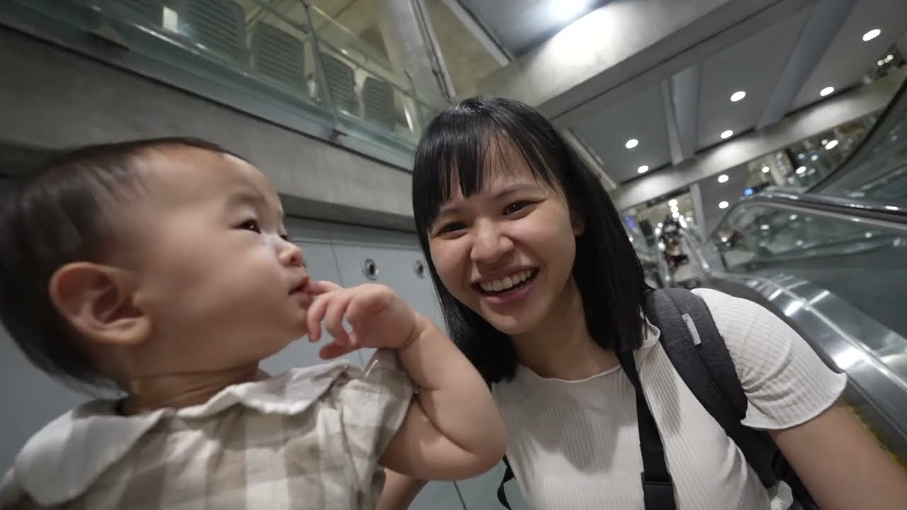 跟我們一起入境泰國！泰國曼谷素萬那普機場 Suvarnabhumi Airport 機場快線怎麼搭？｜機場交通教學｜豬豬隊友生活日常 Scott & Wendy