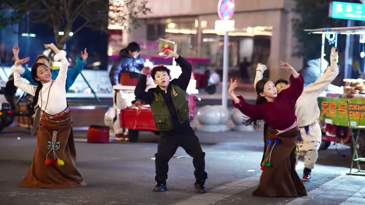 小朋友们《开心的跳起来》第四段Children, 