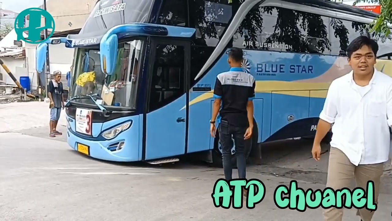 GASRUK Bus BLUE STAR BUS PARIWISATA nyangkut dijembatan perumahan jatimulya