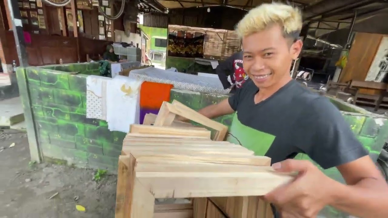 Menyiapkan alat tempur untuk pelatihan di sanggar sembung!