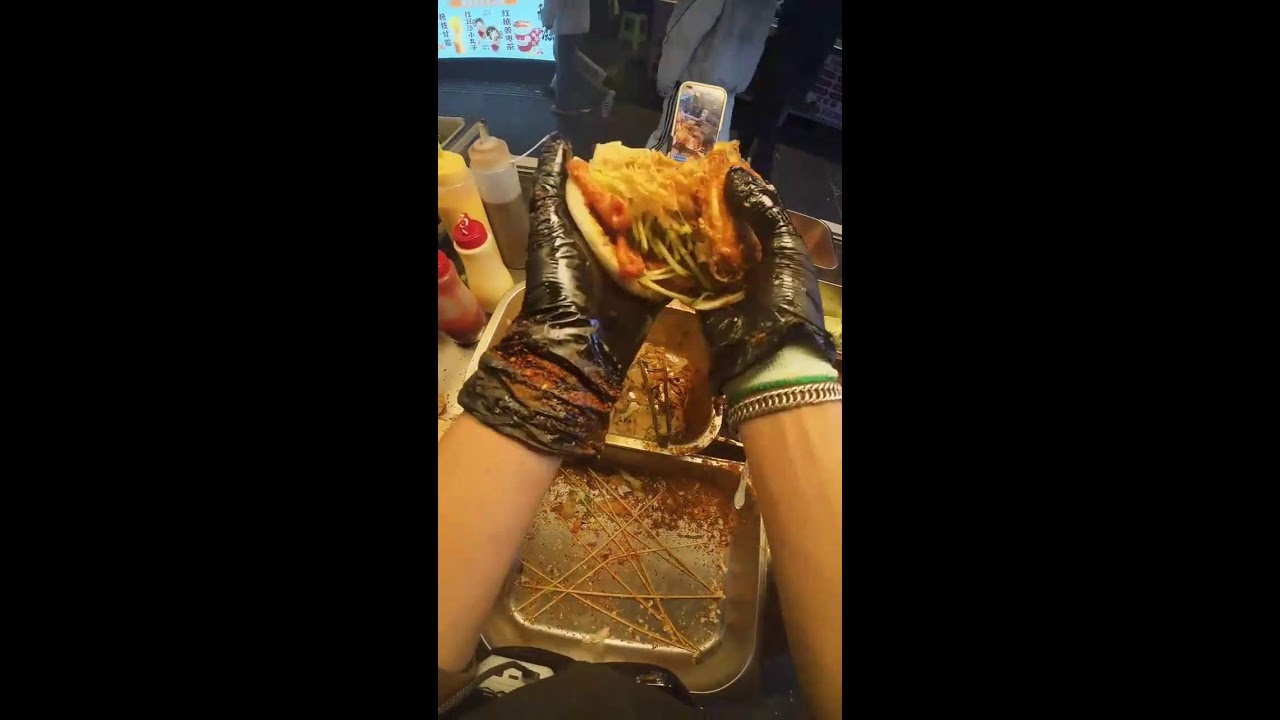 First-Person Giant Bun Build | Crispy Flatbread with Chicken & Sauce | No Commentary